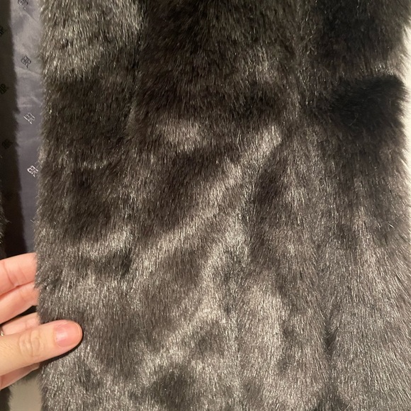 Banana Republic Faux Fur Vest - Picture 3 of 3